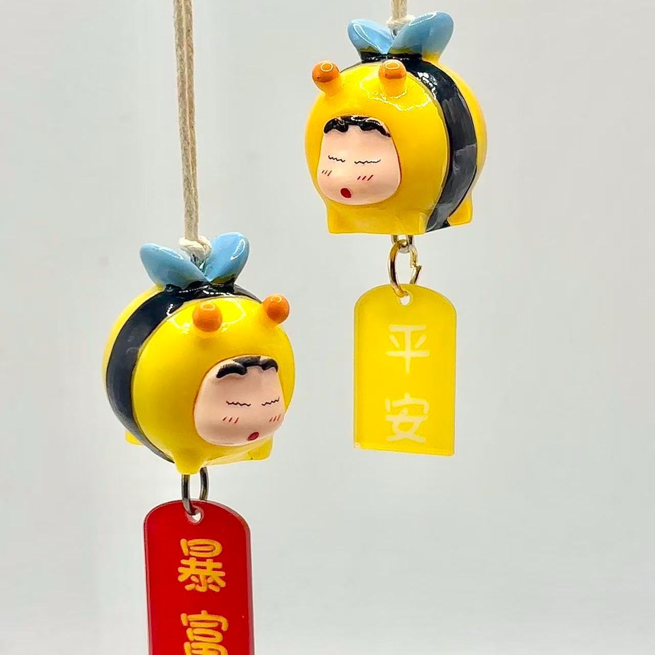Interior Design Application - Figurina Cosplay di Crayon Shin-chan Bee,